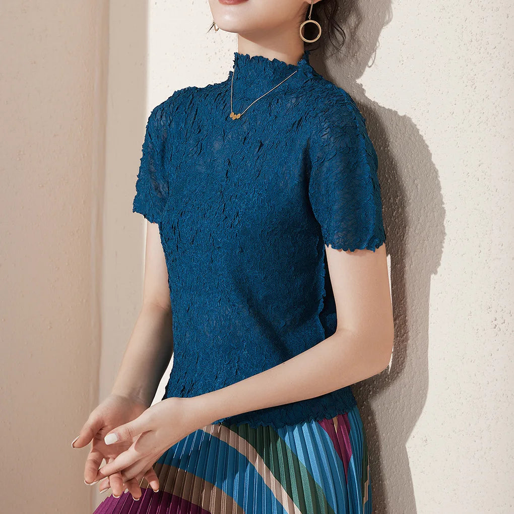 Basic short-sleeved tops for women in summer, slim fit, stand-up collar, black pleated T-shirt, 2025 new summer tops
