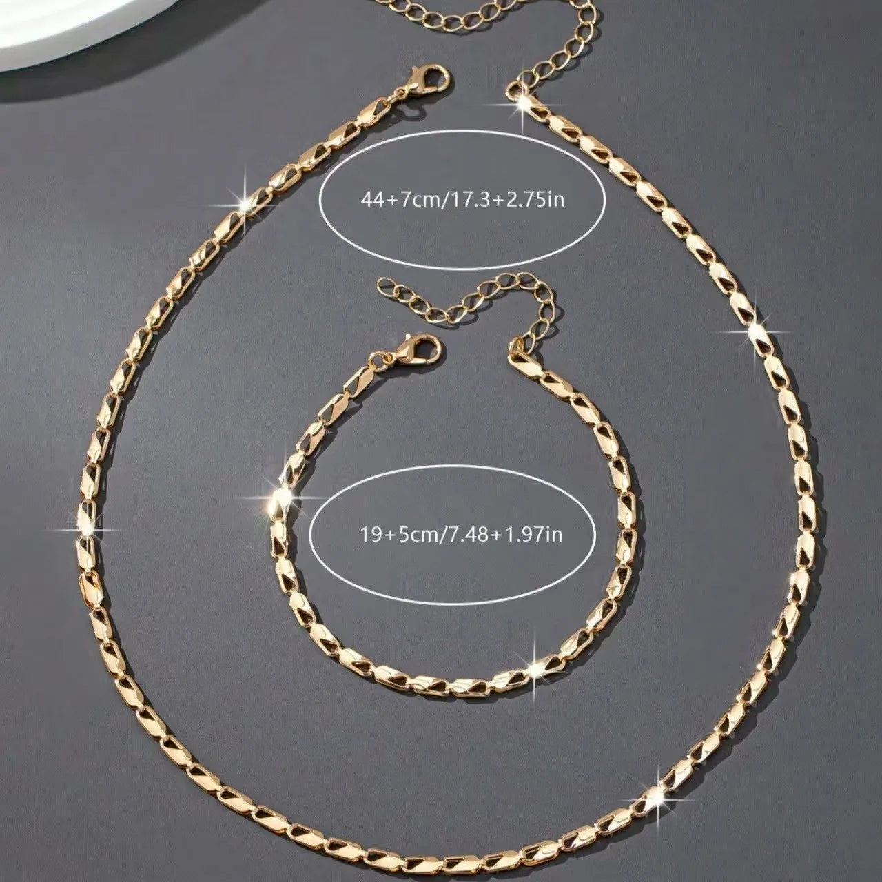 A Set of Sexy and Luxurious Women's Necklaces and Bracelets, a Fashionable and Versatile Women's Jewelry Set