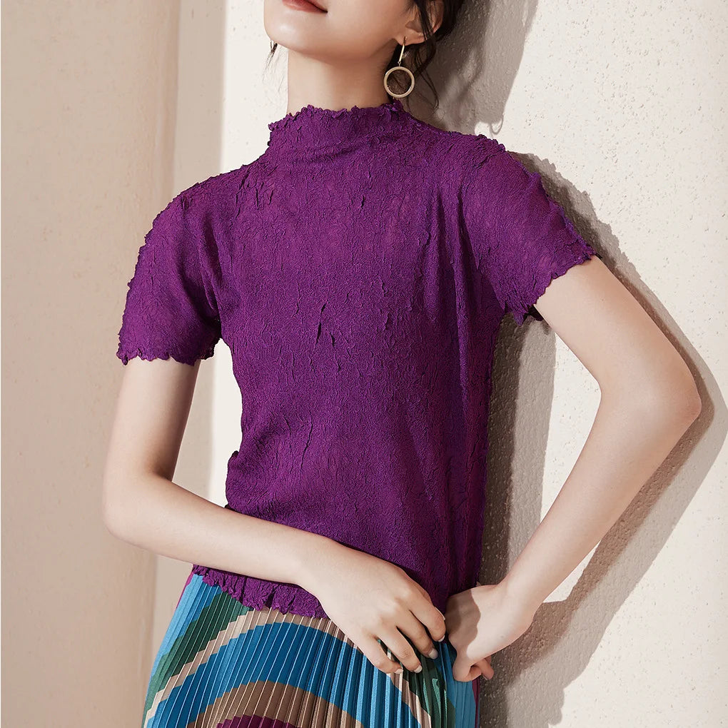 Basic short-sleeved tops for women in summer, slim fit, stand-up collar, black pleated T-shirt, 2025 new summer tops
