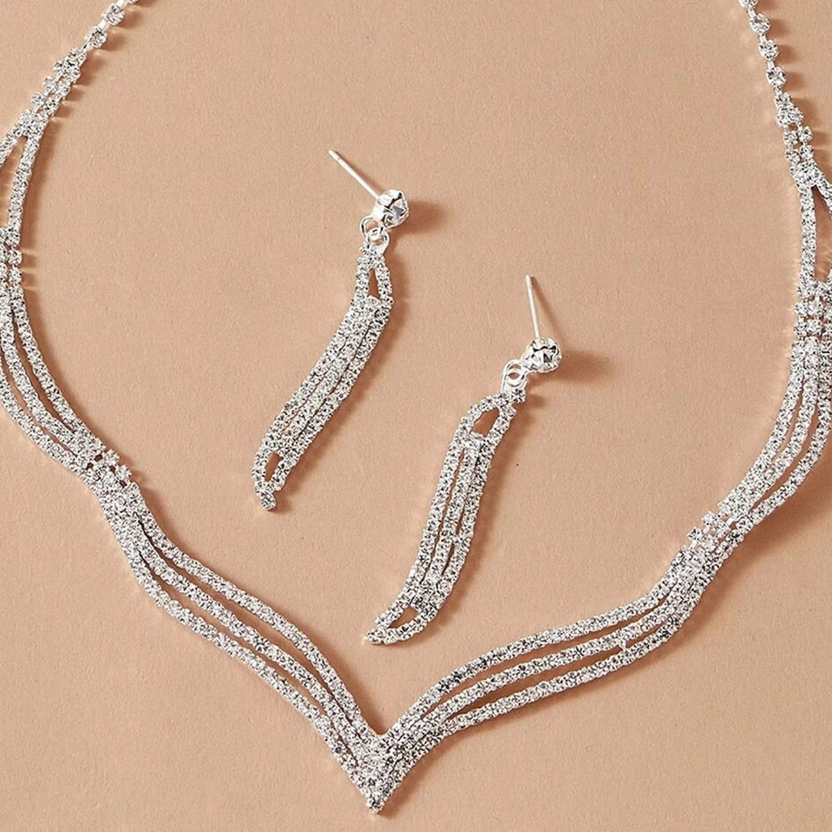 Women's fashion design jewelry set, simple and versatile, light luxury style, sparkling accessories