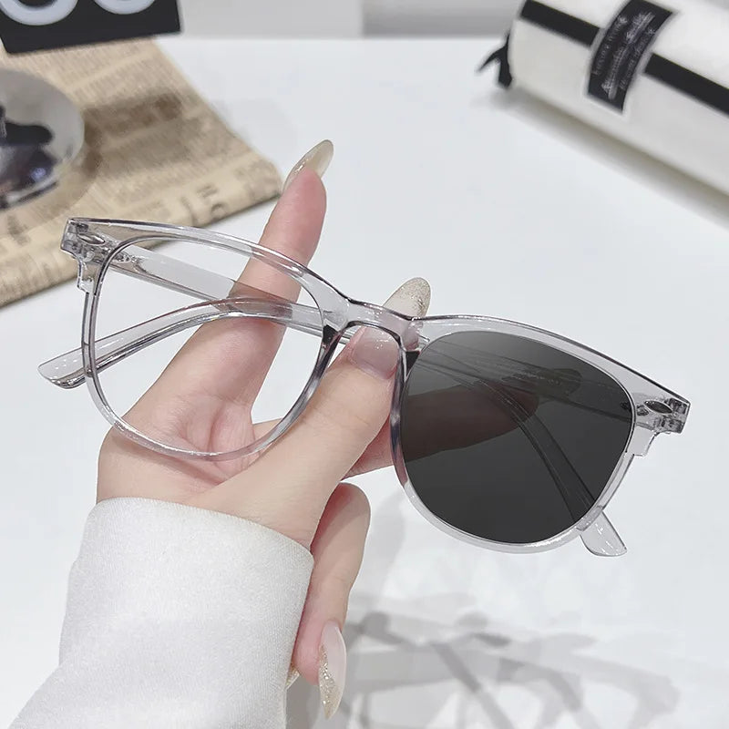 2025 Brand New Sunglasses for Men Women Photochromic Lenses Korean Style Trendy Eyewear Summer Outdoor Beach Sun Glasses