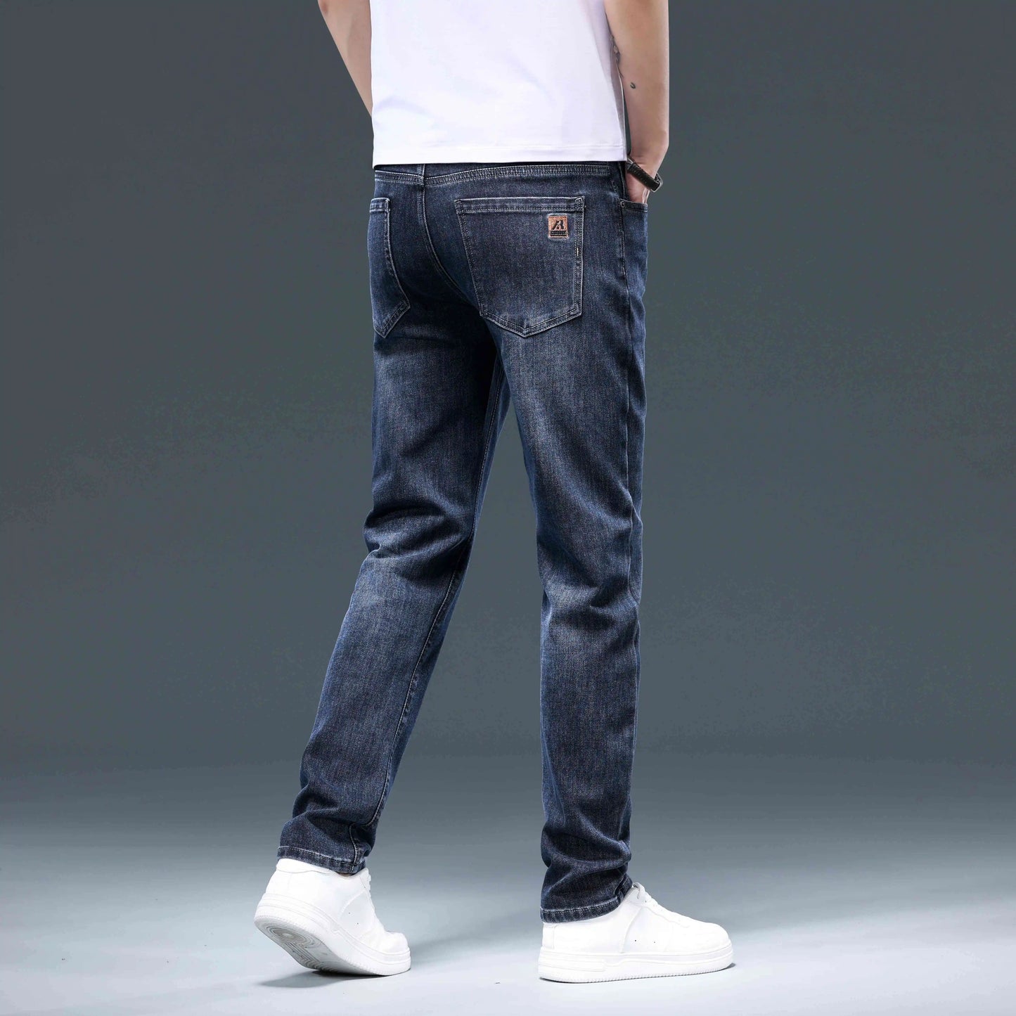 2025 new men's loose (slightly stretchy) jeans, casual and versatile, high and slim straight leg pants that can be worn all year