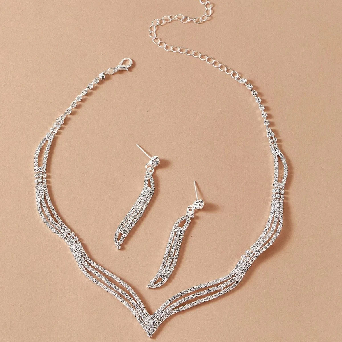 Women's fashion design jewelry set, simple and versatile, light luxury style, sparkling accessories