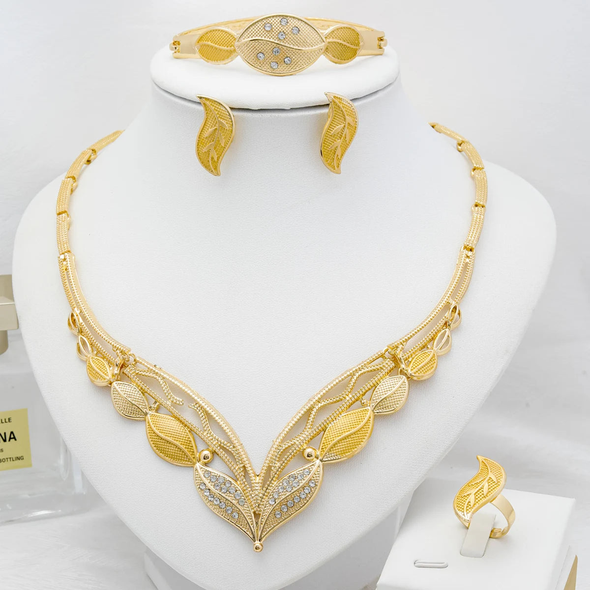 Jewelry Sets for Women Flower Pendant Necklace 18k Gold Plated Fashion Design Earring Bracelet Ring Sets Exquisite Gifts