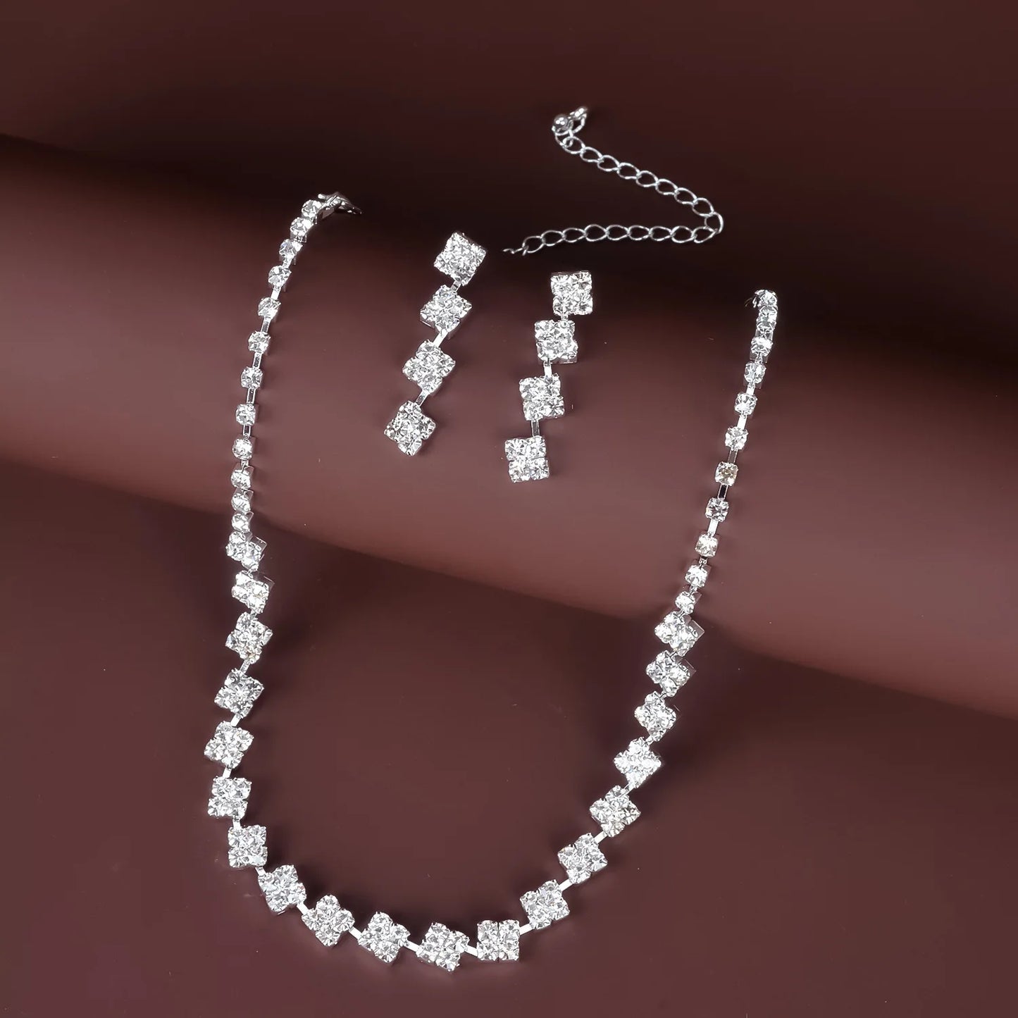 Women's fashion design jewelry set, simple and versatile, light luxury style, sparkling accessories