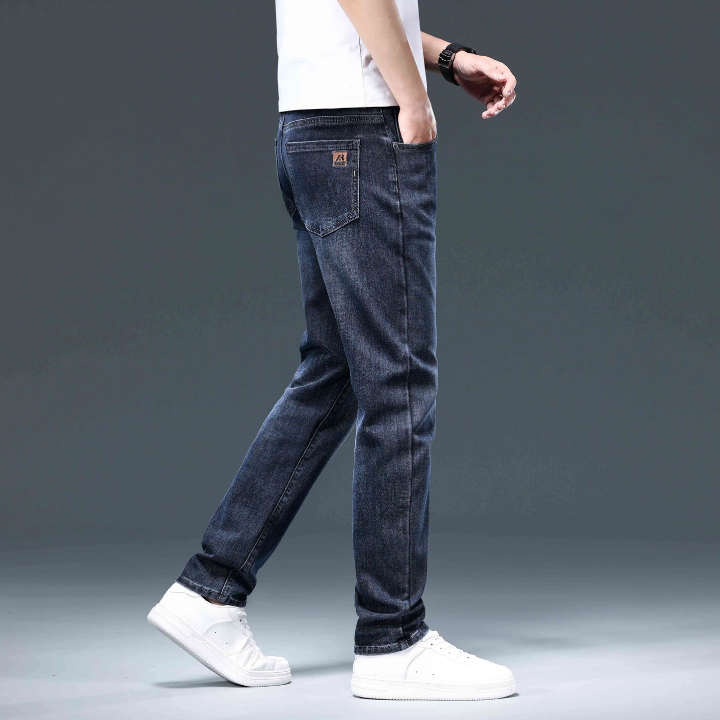 2025 new men's loose (slightly stretchy) jeans, casual and versatile, high and slim straight leg pants that can be worn all year